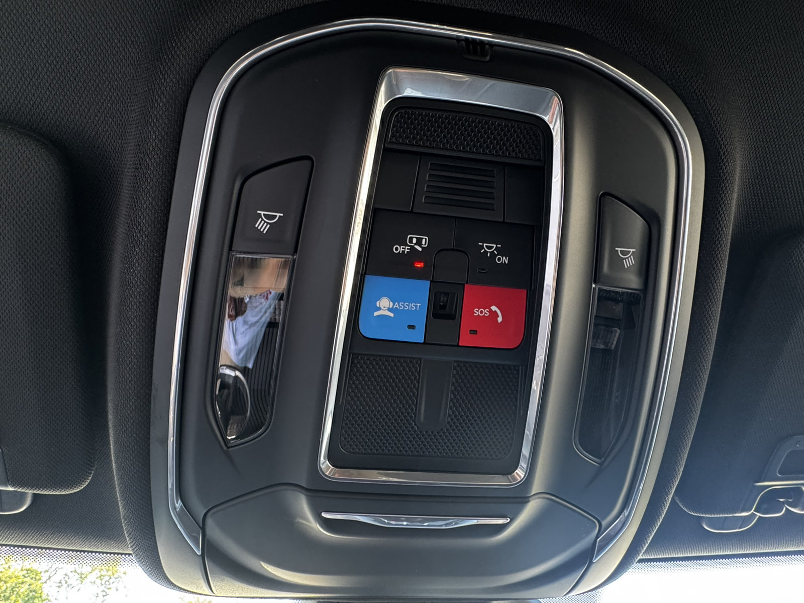 Used 2025 Jeep Grand Cherokee Laredo RWD image 26