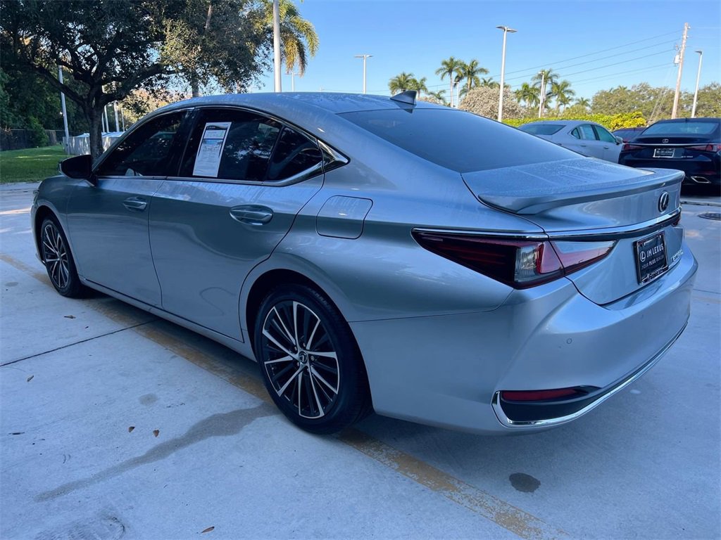 Certified 2023 Lexus ES 300h w/ Premium Package image 6