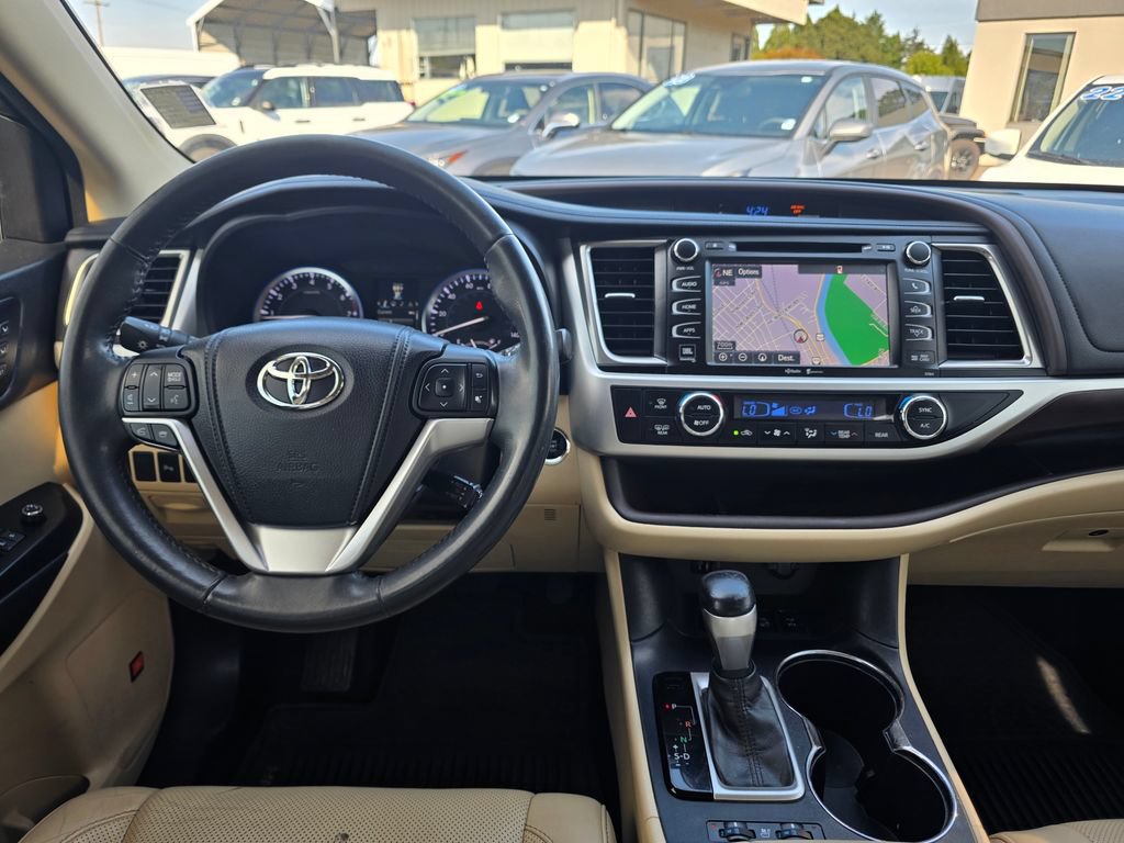 Used 2014 Toyota Highlander Limited AWD/4WD image 12