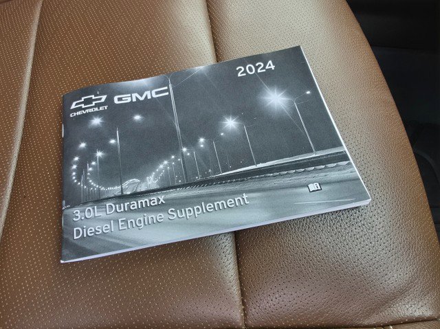 Used 2024 Chevrolet Tahoe High Country w/ Advanced Technology Package image 17