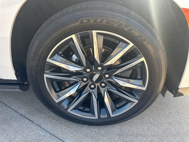 Used 2022 Cadillac Escalade Premium Luxury Platinum image 9