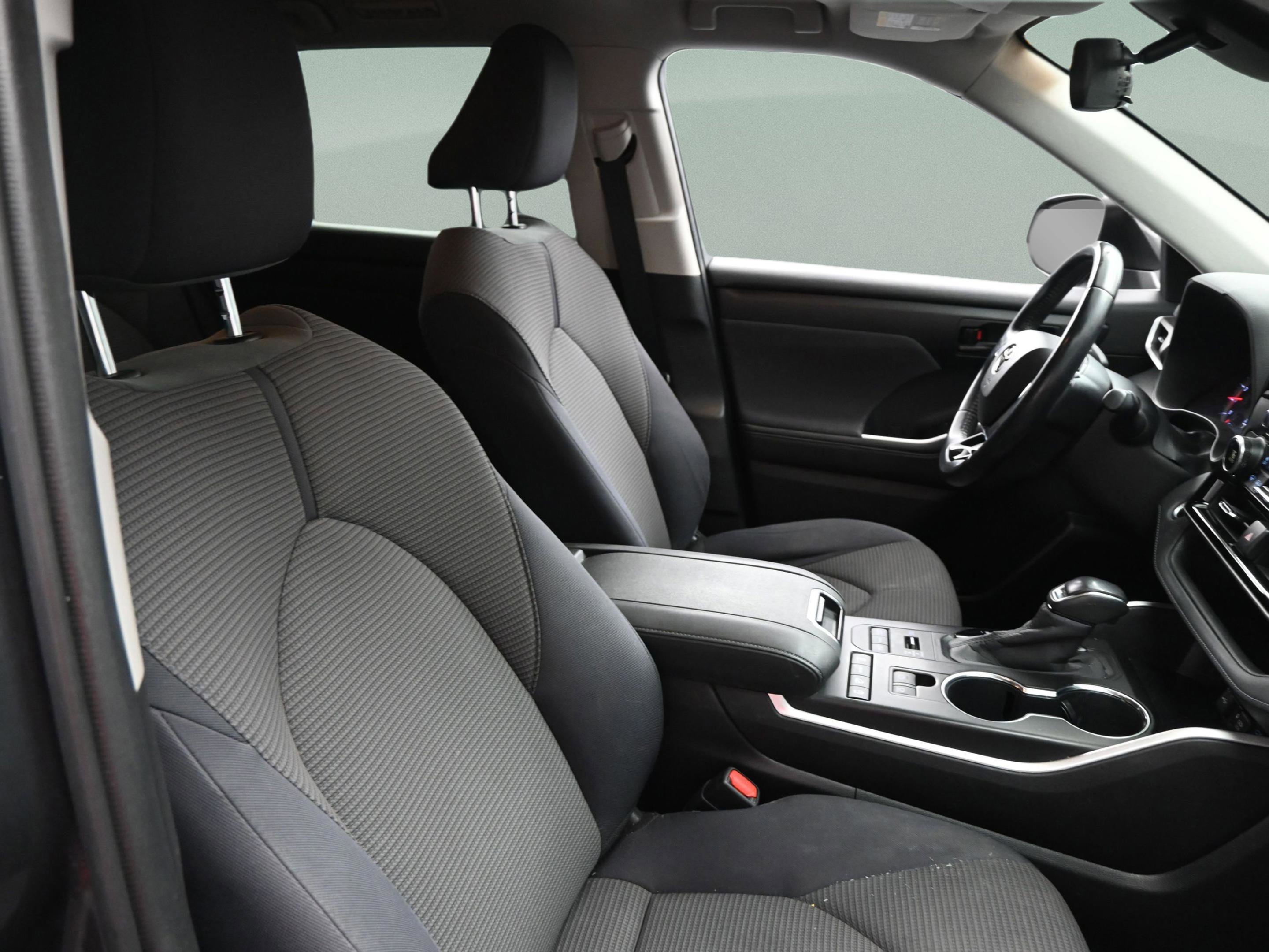 Used 2020 Toyota Highlander LE image 38