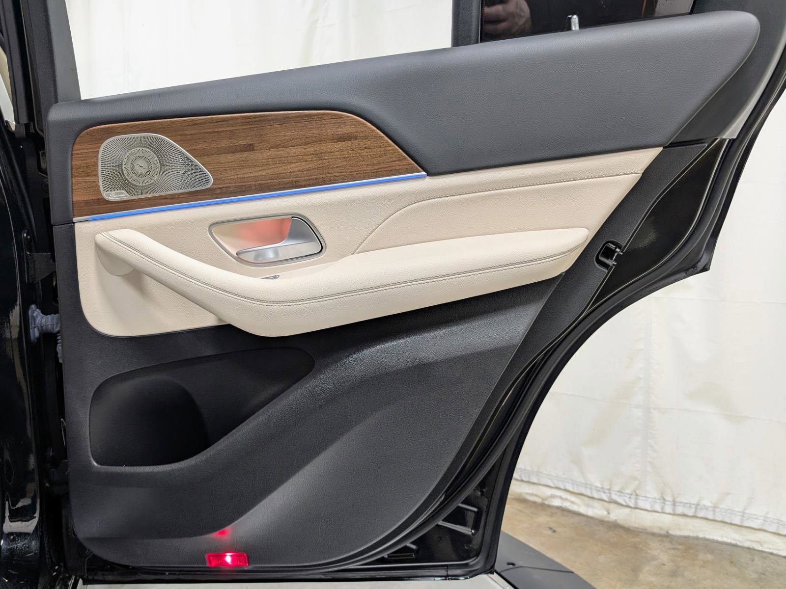 Used 2024 Mercedes-Benz GLE 350 4MATIC w/ AMG Line Exterior image 23