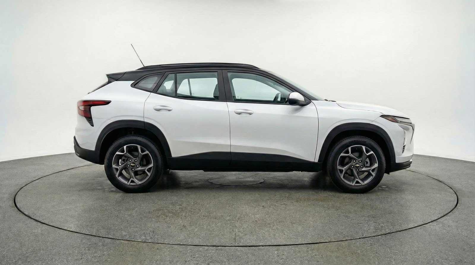 Used 2025 Chevrolet Trax LT w/ LT Convenience Package image 11