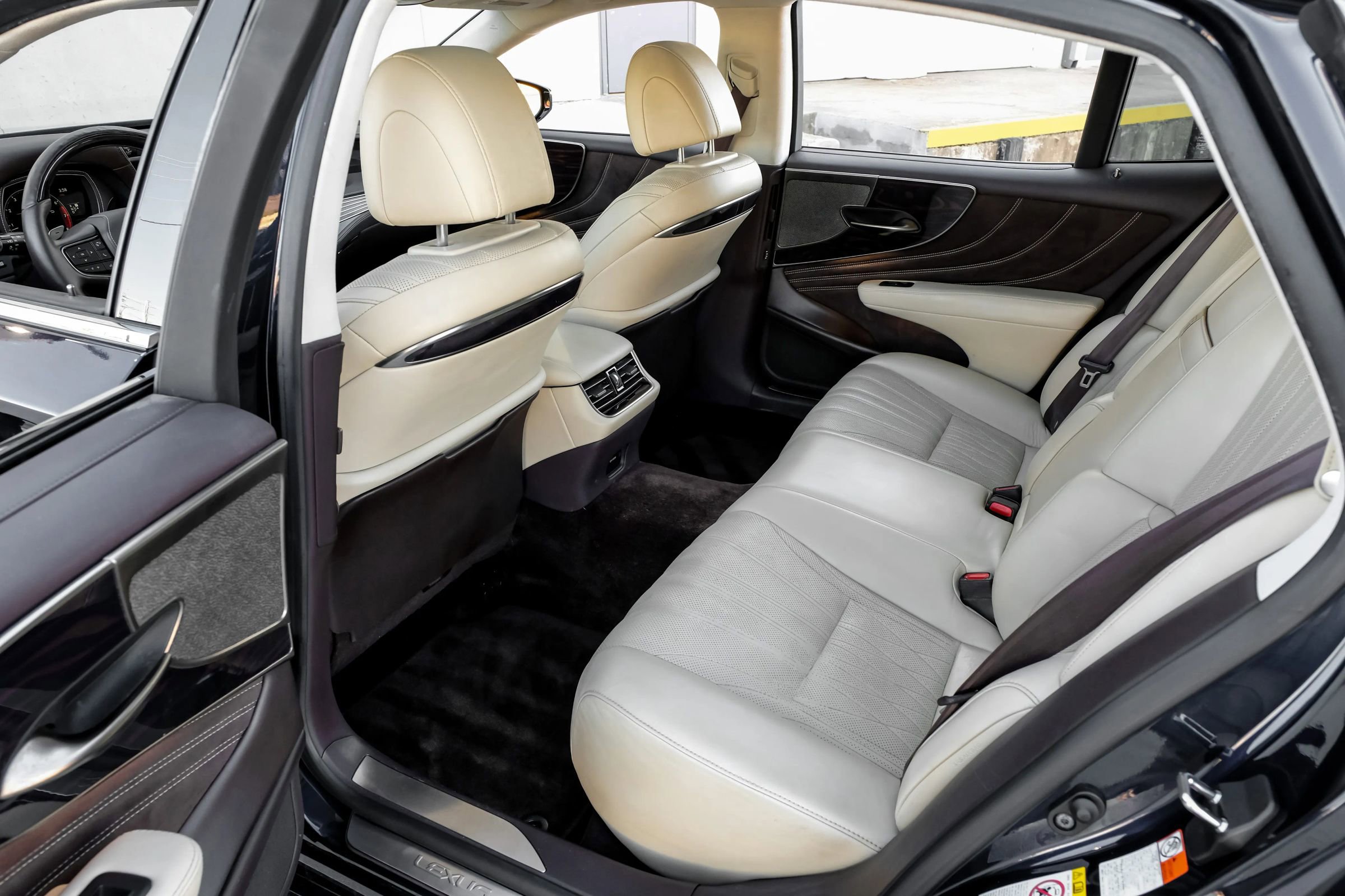 Used 2019 Lexus LS 500 w/ Interior Upgrade Package image 37