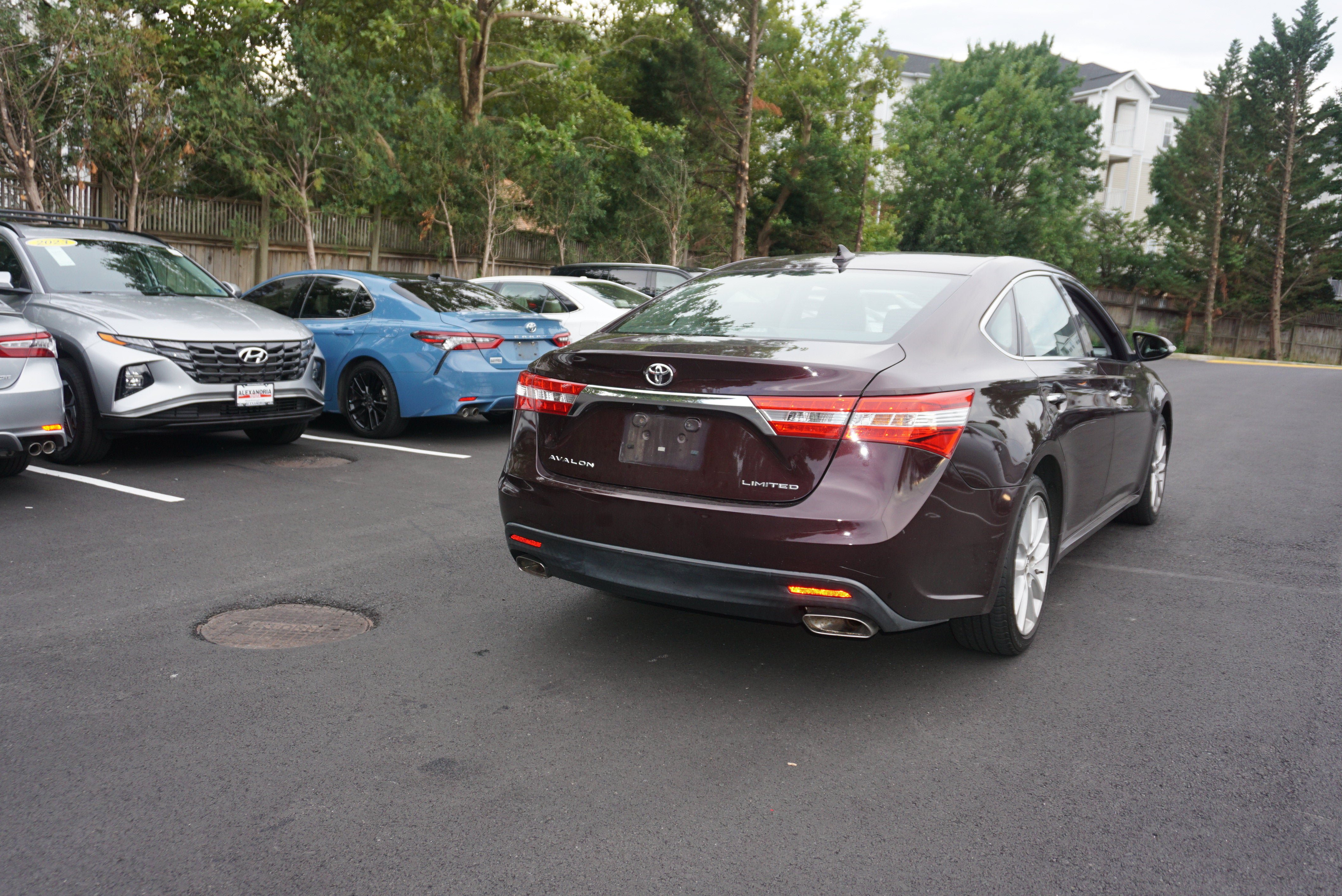Used 2014 Toyota Avalon Limited w/ Technology Package FWD image 4