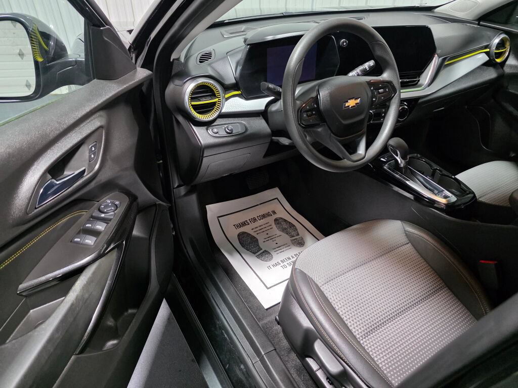 Used 2024 Chevrolet Trax LT FWD image 6
