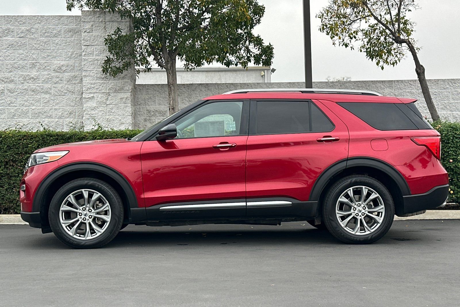 Used 2021 Ford Explorer Limited w/ Equipment Group 301A image 7