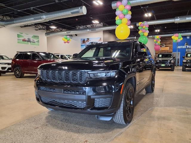Used 2024 Jeep Grand Cherokee L Laredo AWD/4WD image 4
