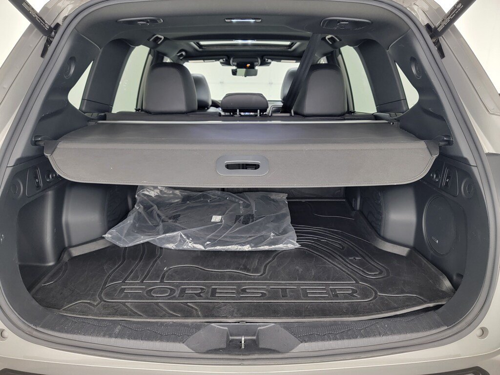 Used 2025 Subaru Forester Touring AWD/4WD image 32