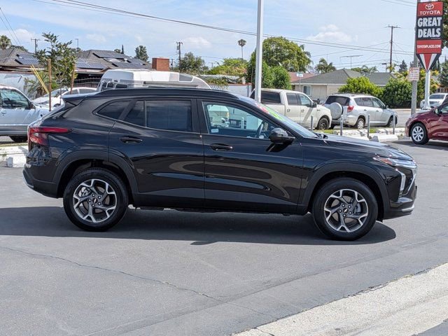 Used 2025 Chevrolet Trax LT FWD image 4