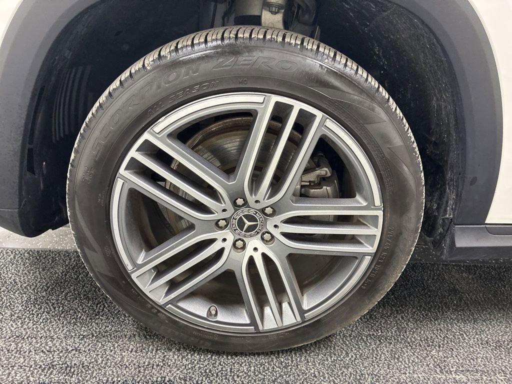 Used 2024 Mercedes-Benz GLS 450 4MATIC image 9