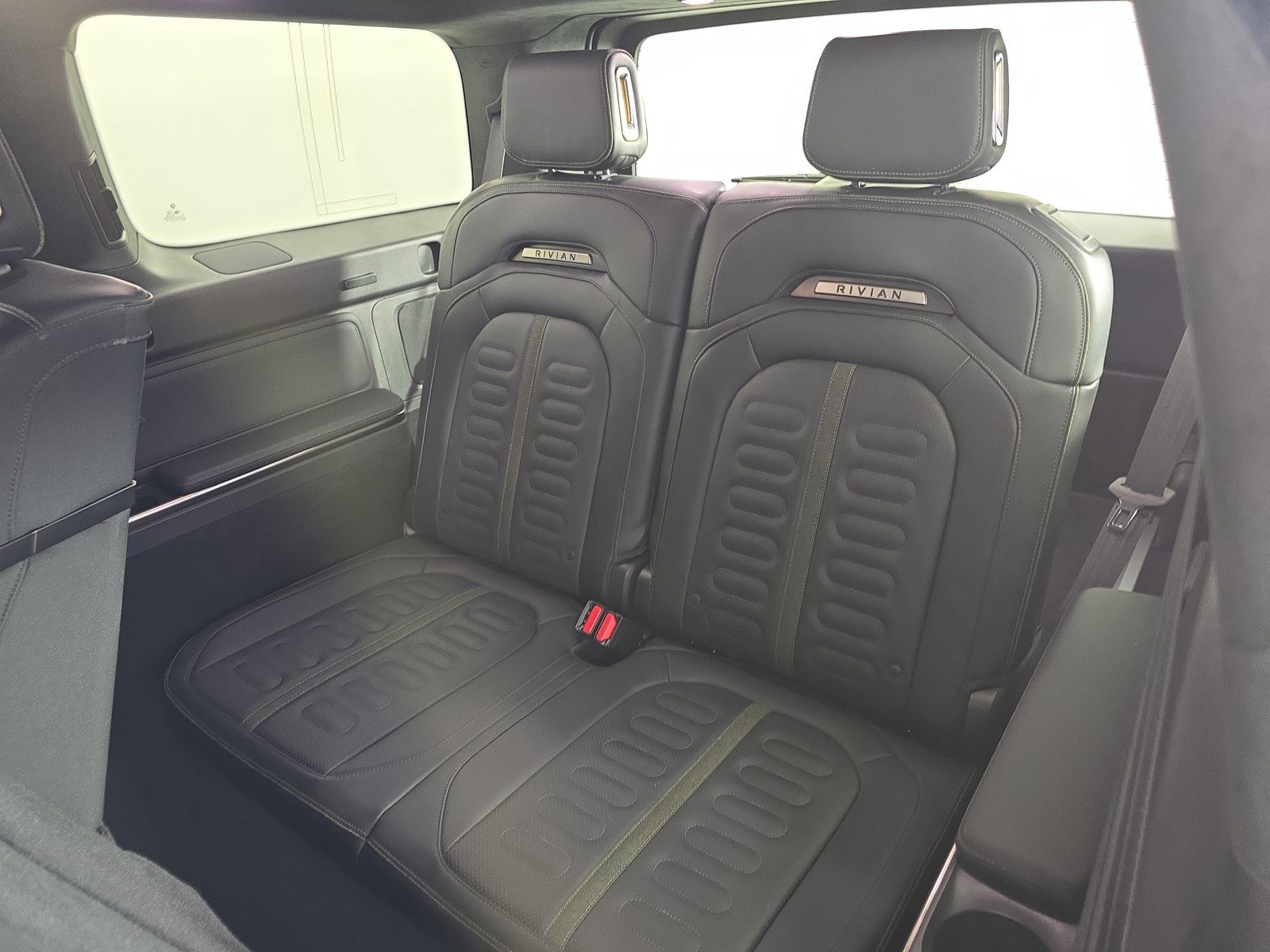 Used 2024 Rivian R1S Adventure AWD/4WD image 22