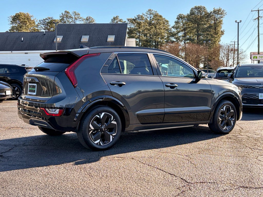 Used 2024 Kia Niro Wave w/ Wave Preserve Package image 3