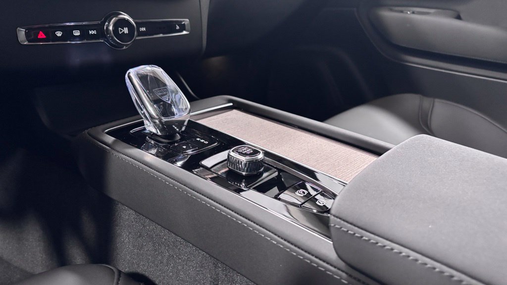Certified 2026 Volvo XC90 B6 Plus AWD/4WD image 15