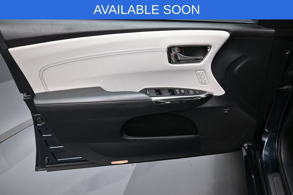 Used 2016 Toyota Avalon Limited w/ Toyota Safety Sense Package FWD image 11