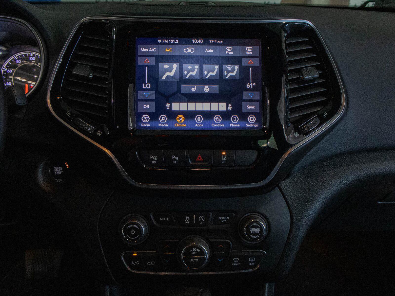 Used 2021 Jeep Cherokee Limited AWD/4WD image 4