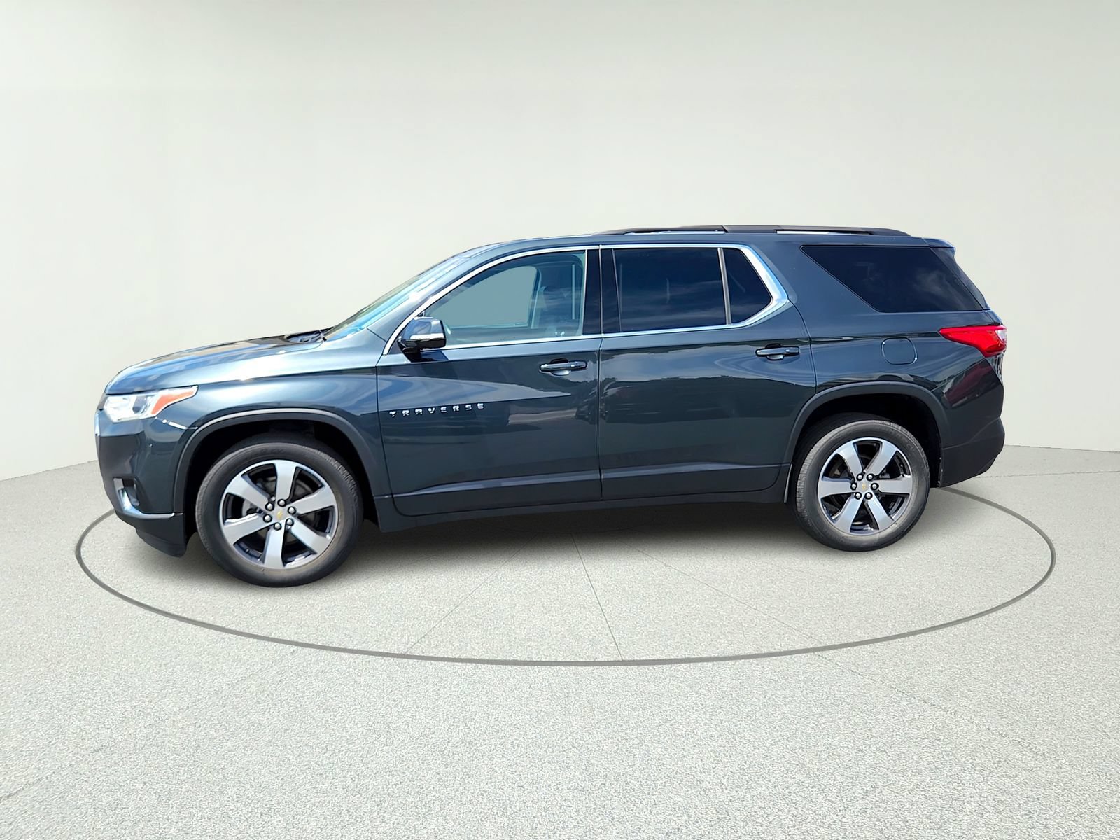 Used 2020 Chevrolet Traverse LT w/ LT Premium Package AWD/4WD image 3