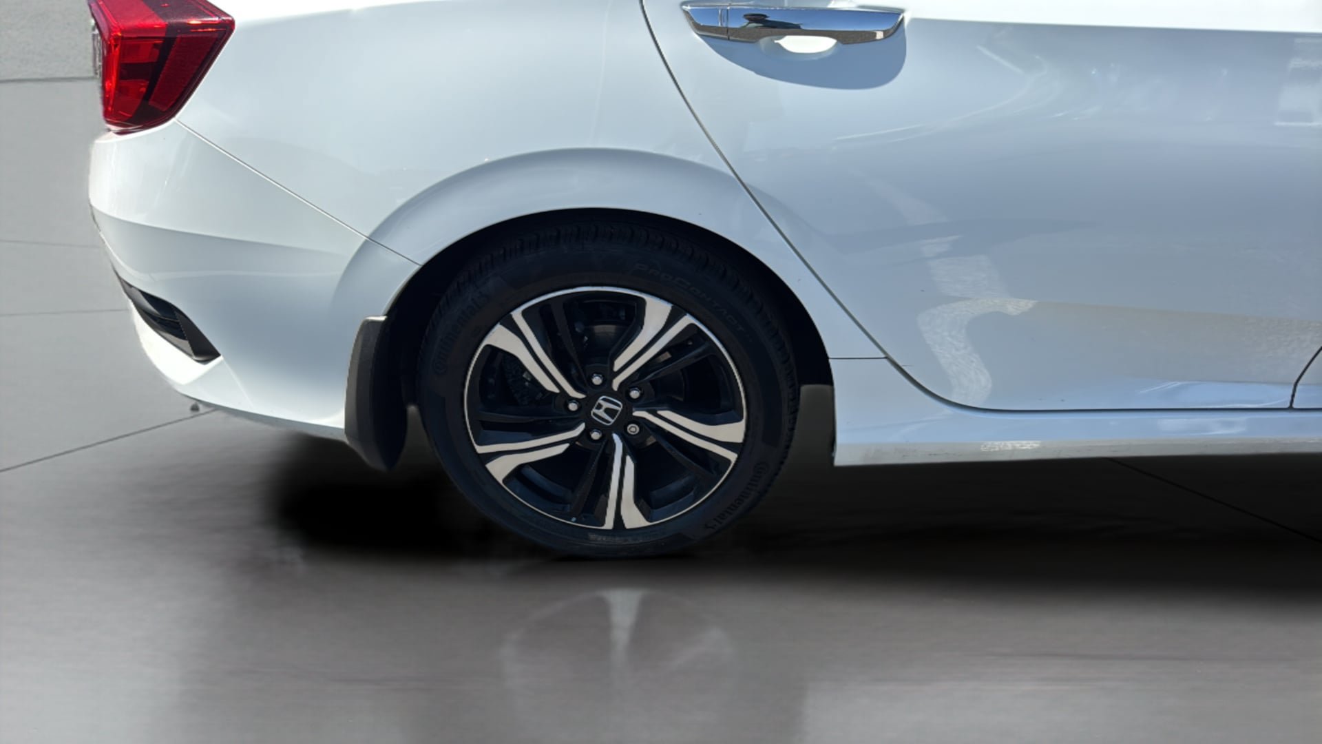 Used 2018 Honda Civic Touring image 35