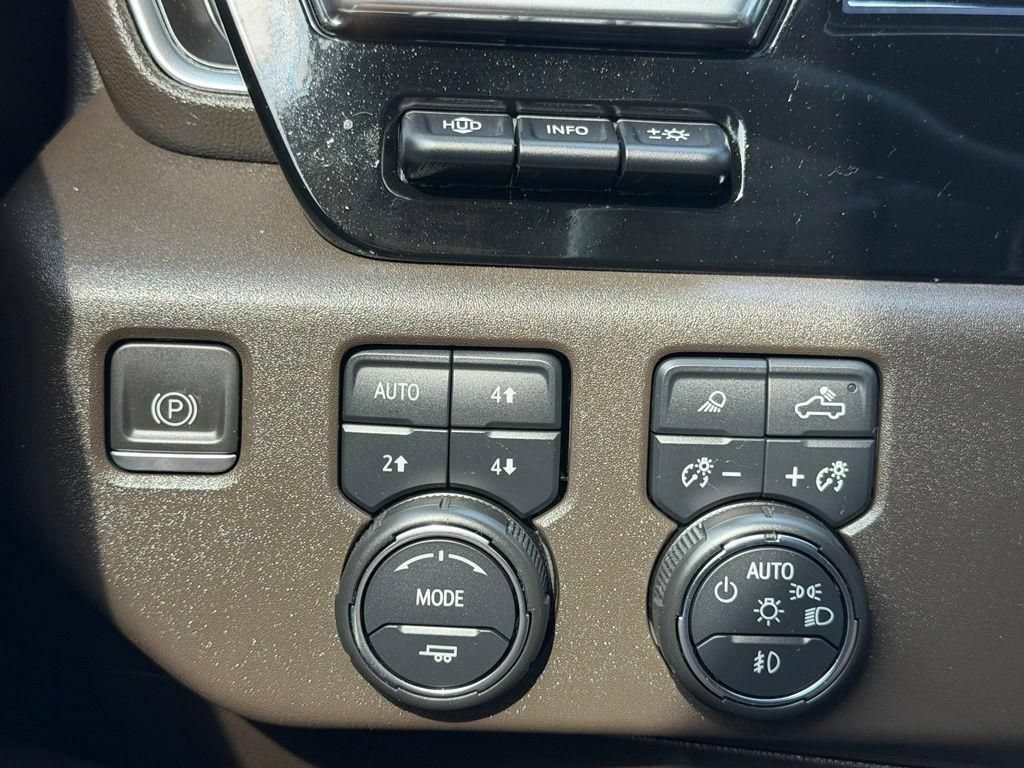 Used 2023 Chevrolet Silverado 1500 LTZ w/ Technology Package AWD/4WD image 18
