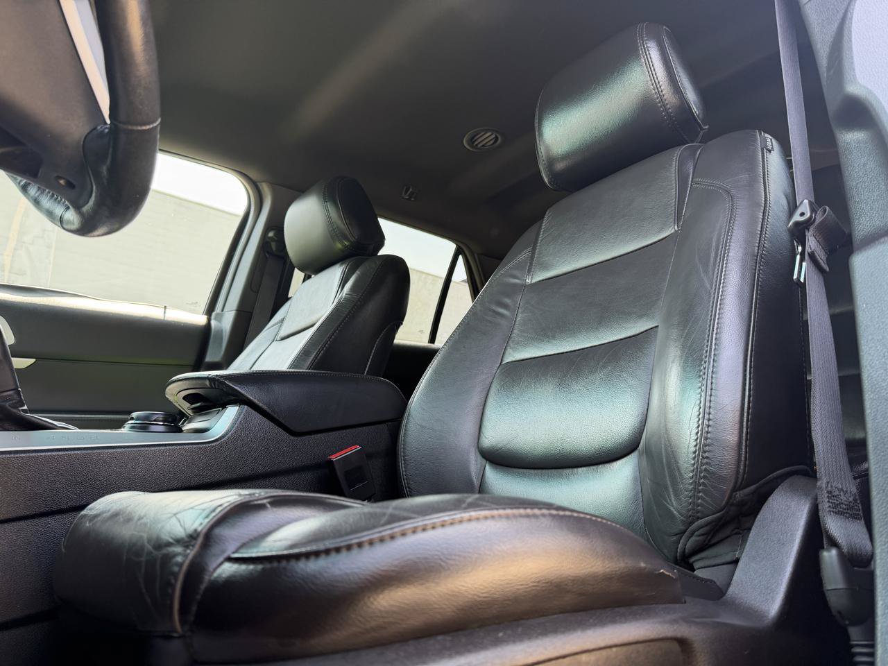 Used 2014 Ford Explorer XLT w/ Equipment Group 202A AWD/4WD image 12