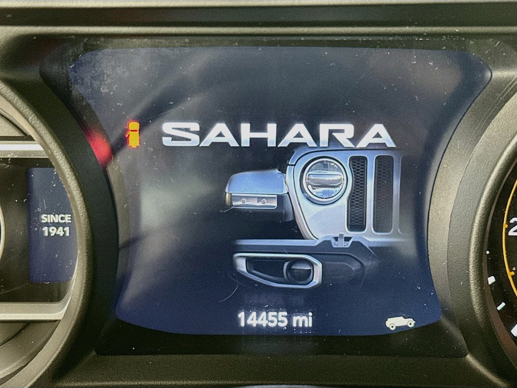 Used 2025 Jeep Wrangler Unlimited Sahara AWD/4WD image 17