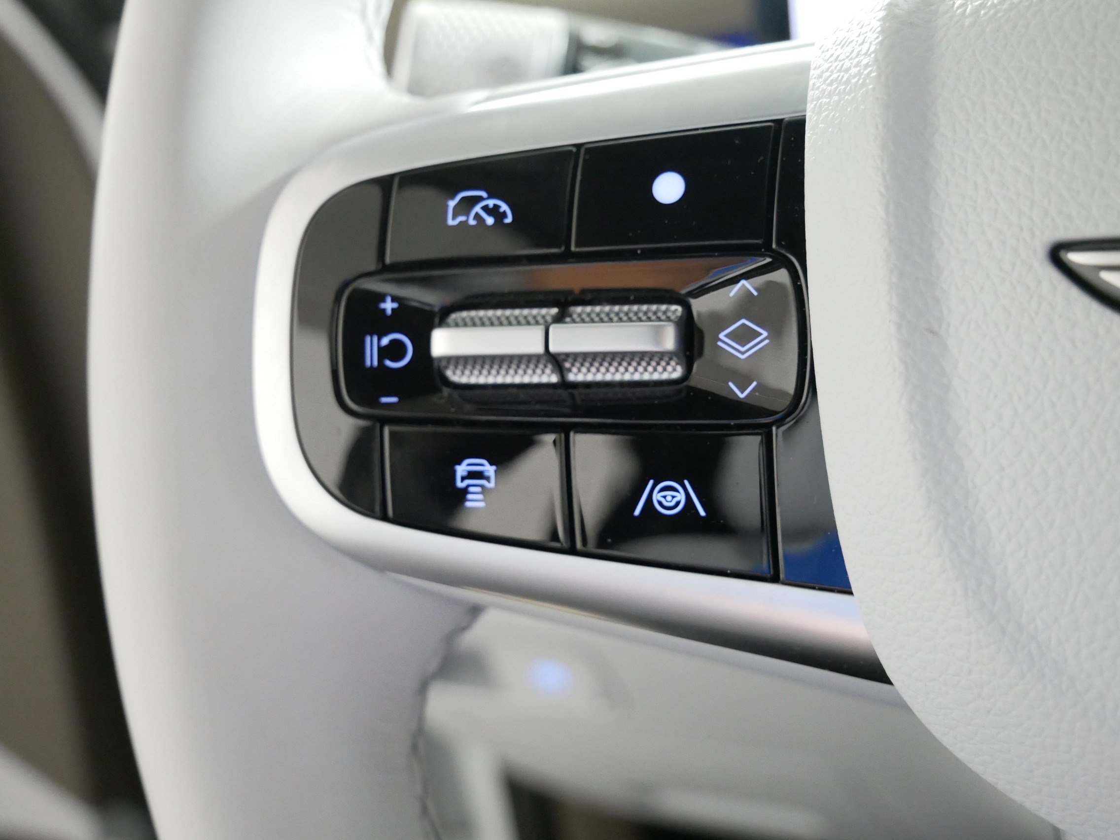 Used 2026 Genesis GV70 2.5T Advanced image 27