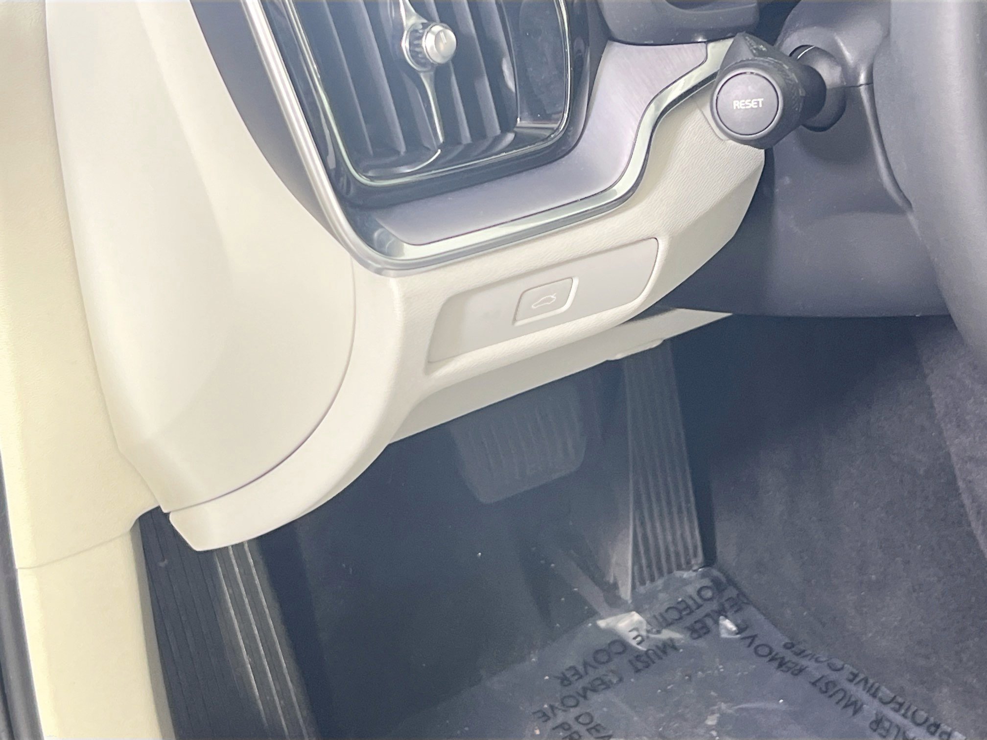 Used 2023 Volvo S60 B5 Core w/ Protection Package Premier image 10