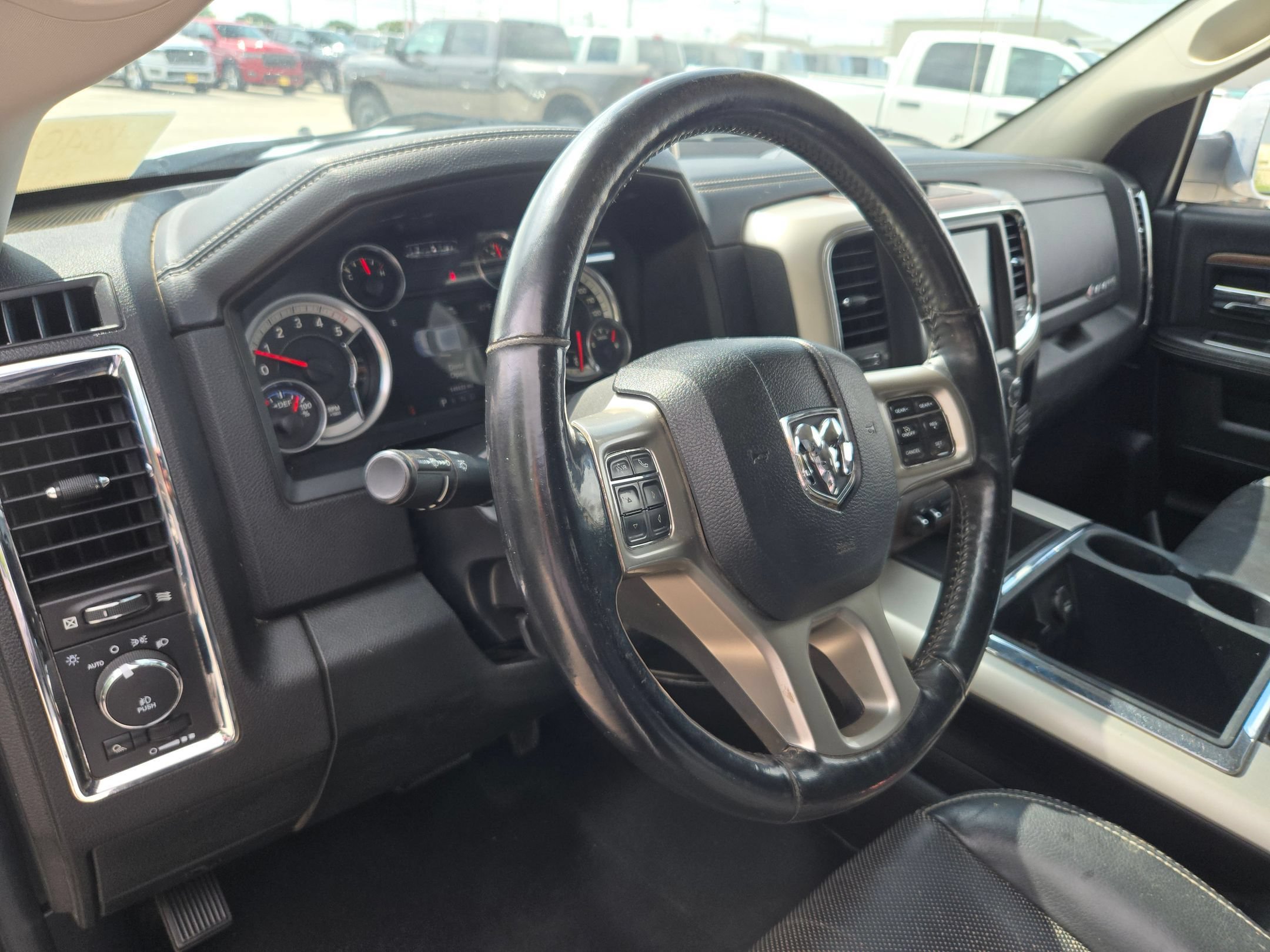 Used 2014 RAM 1500 Laramie w/ Convenience Group AWD/4WD image 10