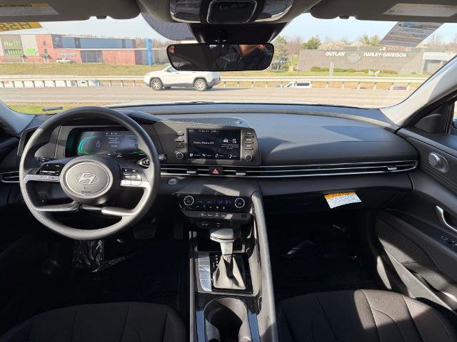 Used 2025 Hyundai Elantra Hybrid image 26