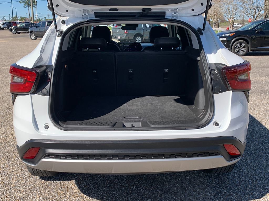 Used 2024 Chevrolet Trax LT w/ Driver Confidence Package image 7