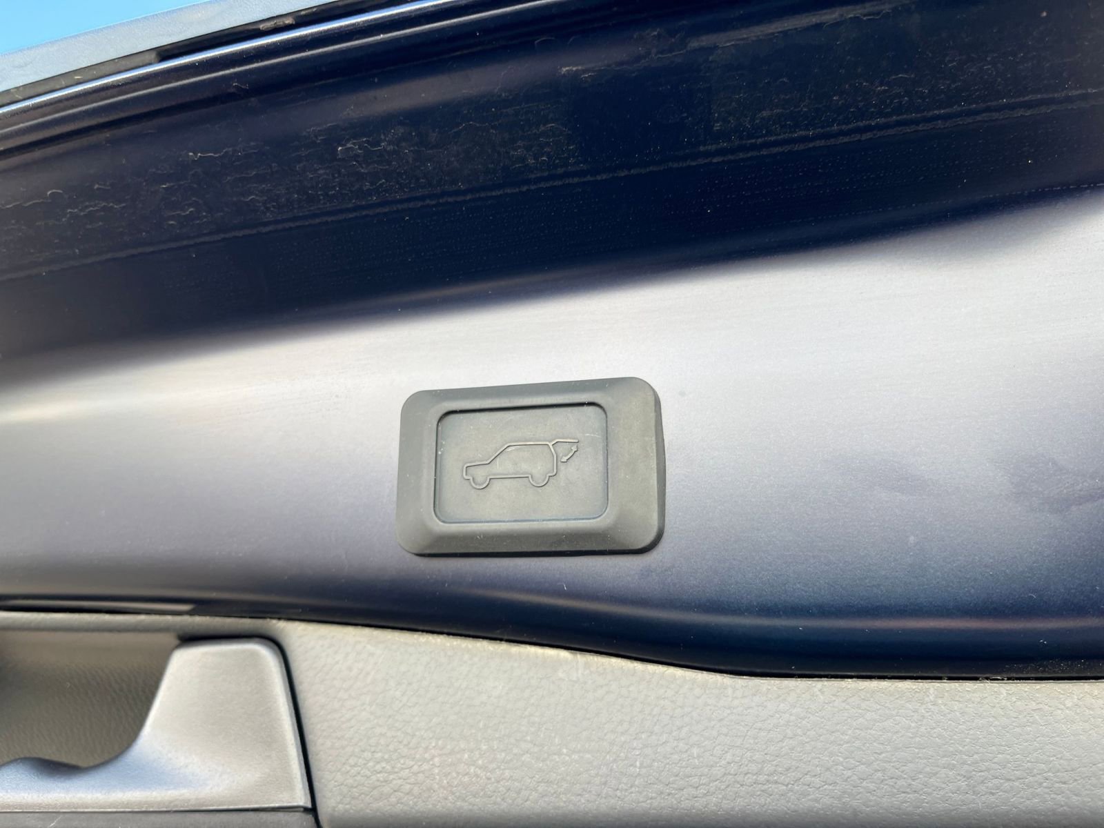 Used 2025 Toyota RAV4 XLE w/ Convenience Package image 24