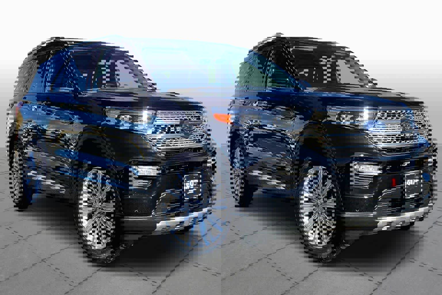 Used 2023 Ford Explorer Limited w/ Limited Technology Package image 2