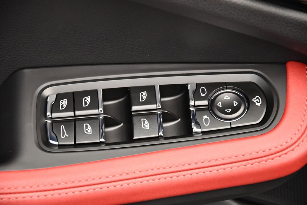 Used 2025 Porsche Macan Turbo image 37