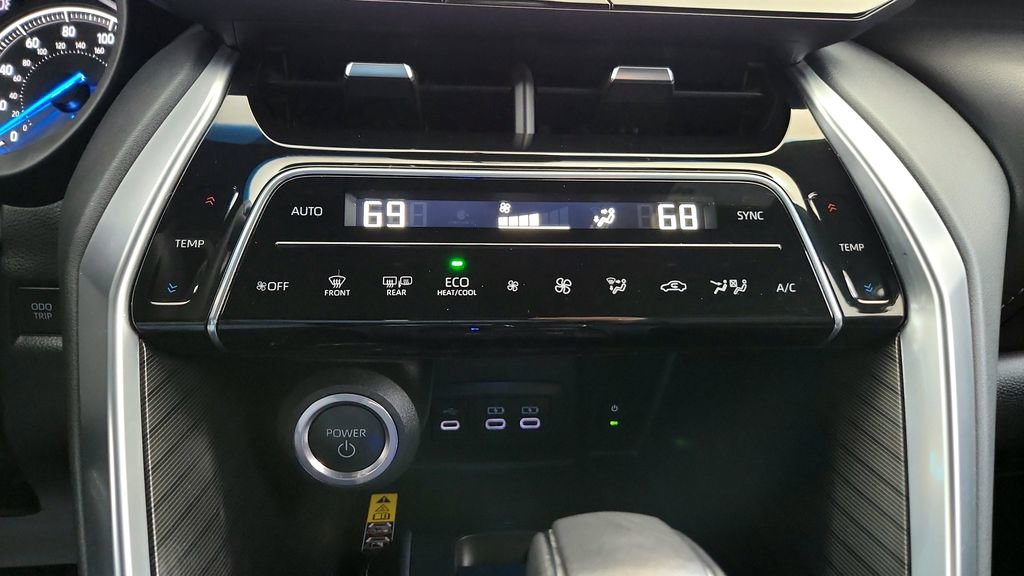 Used 2023 Toyota Venza XLE AWD/4WD image 30