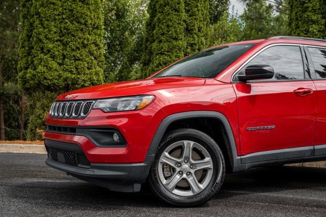 Used 2023 Jeep Compass Latitude AWD/4WD image 3