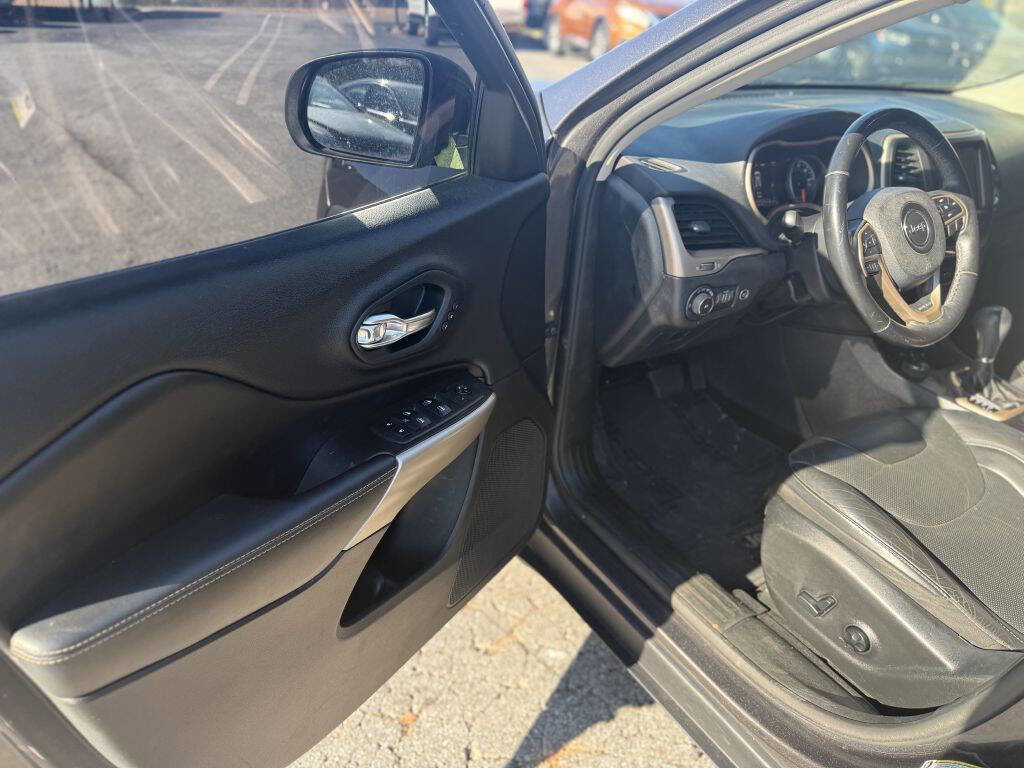 Used 2018 Jeep Cherokee Limited w/ Luxury Group image 14