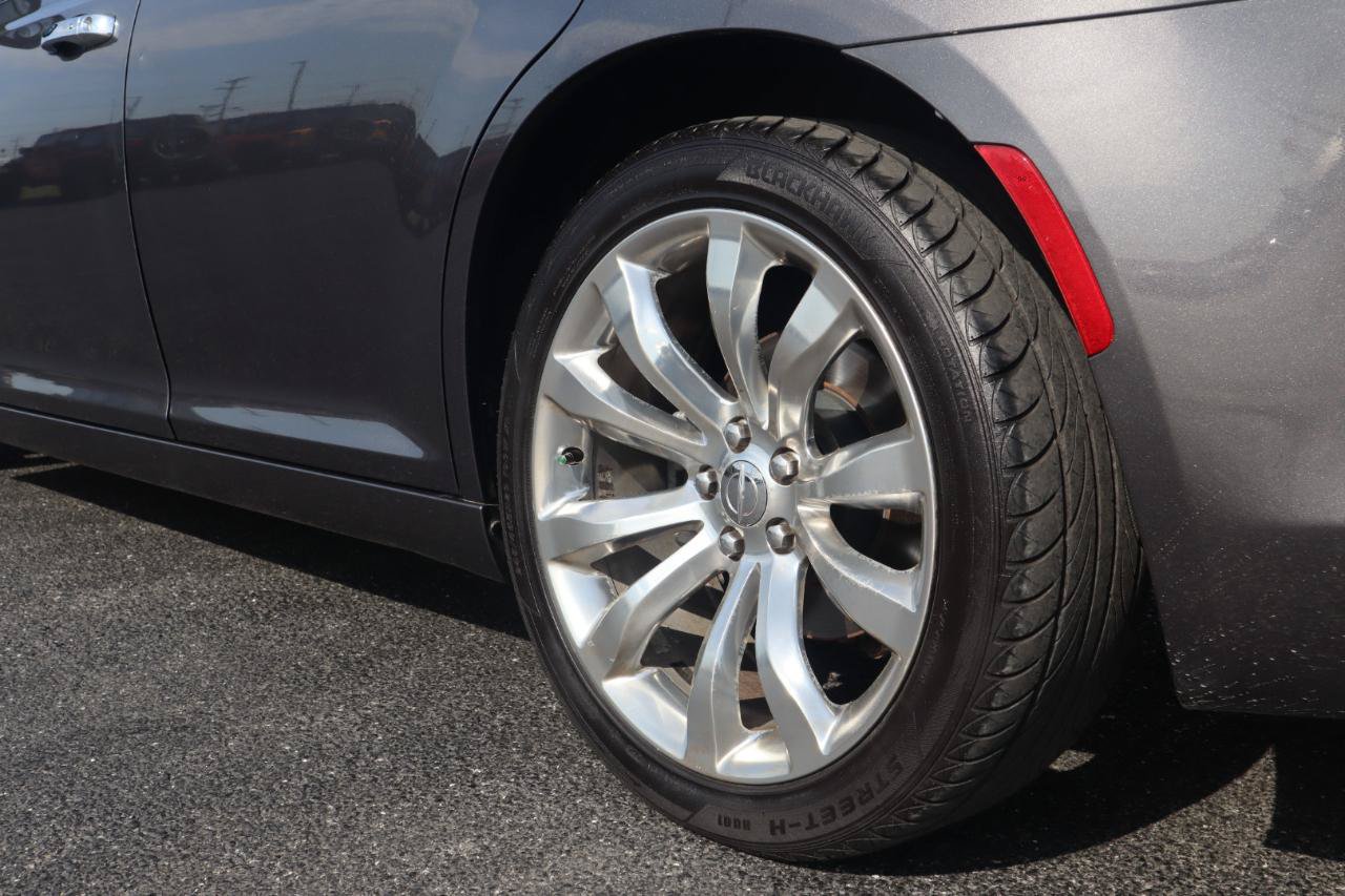Used 2015 Chrysler 300 C w/ Light Group RWD image 28