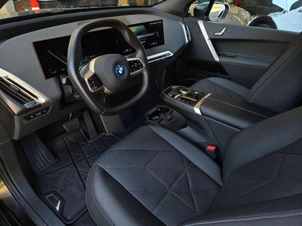 Used 2023 BMW iX xDrive50 image 10