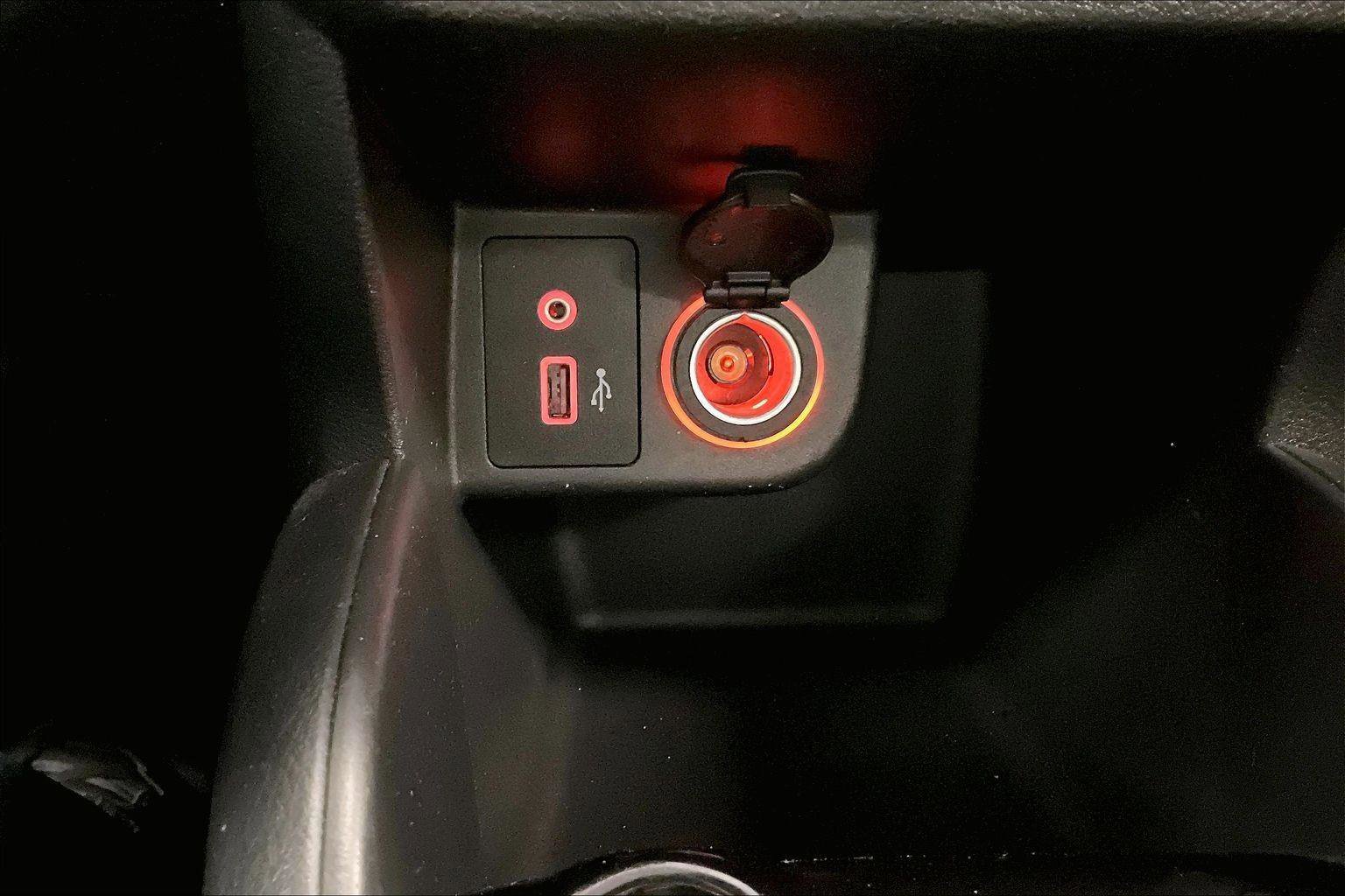 Used 2020 Nissan Kicks S image 31