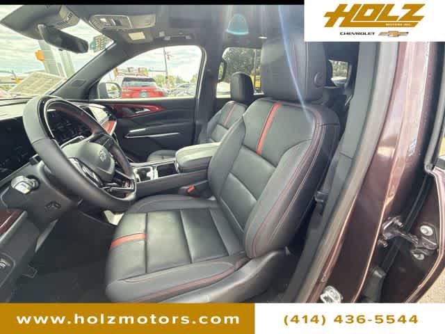 Certified 2025 Chevrolet Traverse RS w/ LPO, Floor Liner Package AWD/4WD image 19