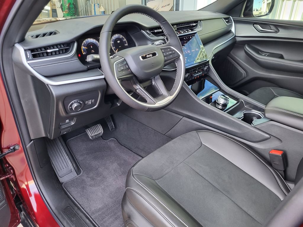New 2025 Jeep Grand Cherokee Altitude RWD image 11