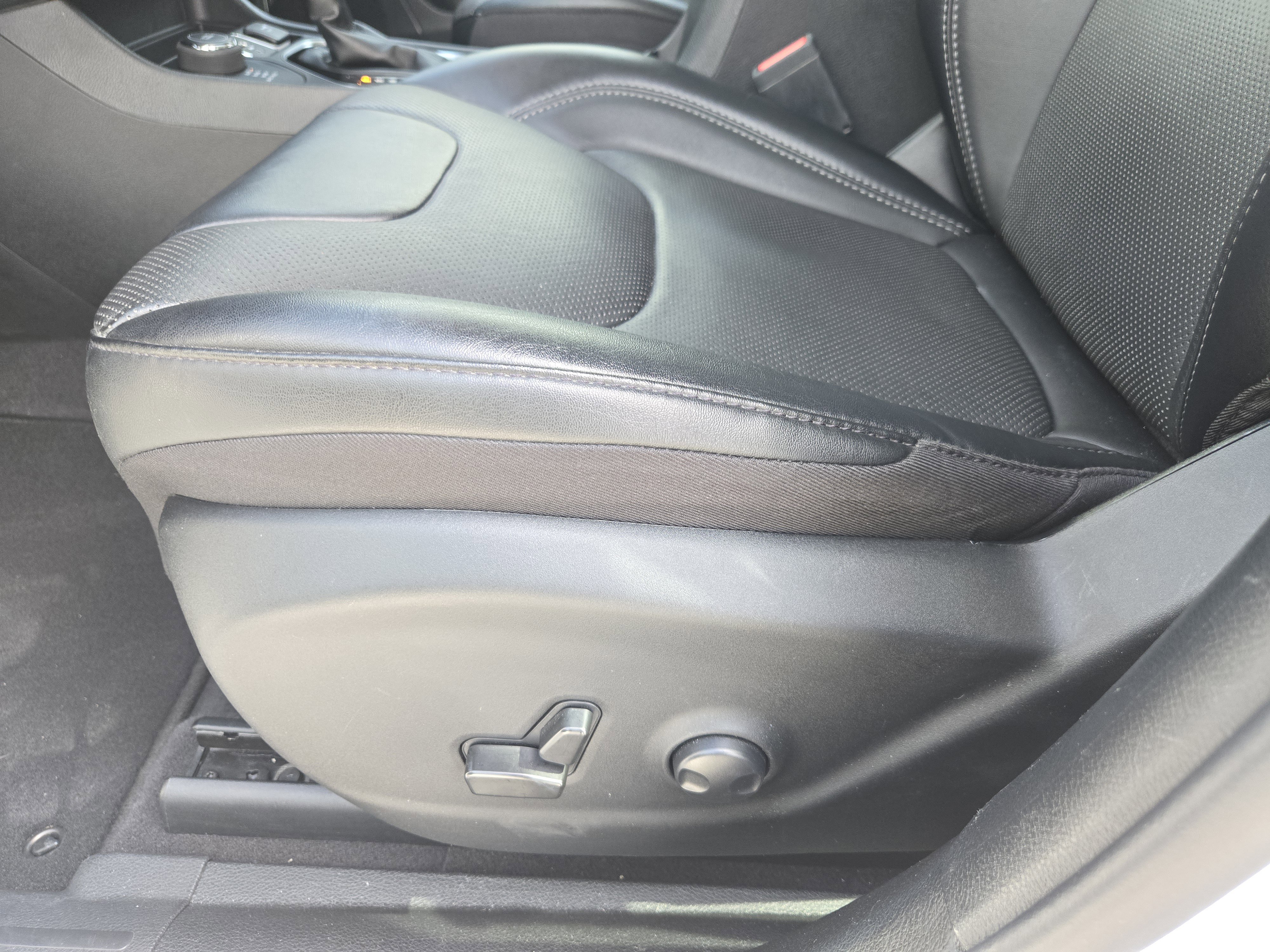 Used 2023 Jeep Cherokee Altitude Lux w/ Lux Elite Package image 27