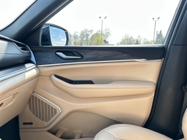 Used 2023 Jeep Grand Cherokee Limited w/ Luxury Tech Group II image 46