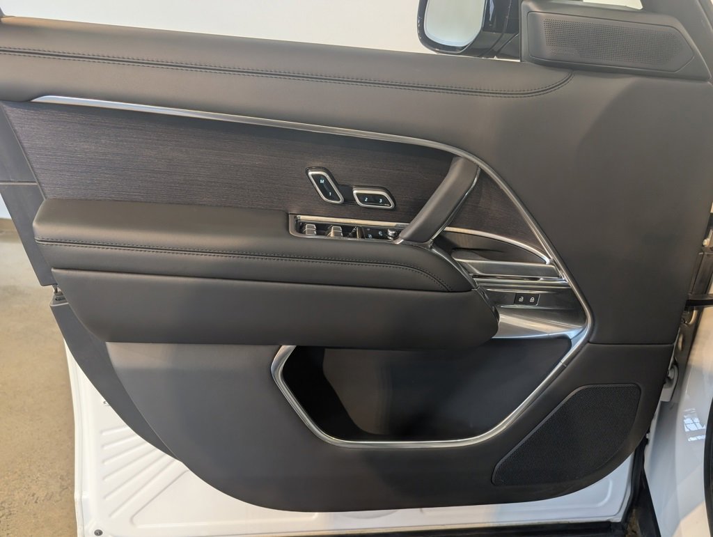 Used 2025 Land Rover Range Rover Long Wheelbase SE image 12