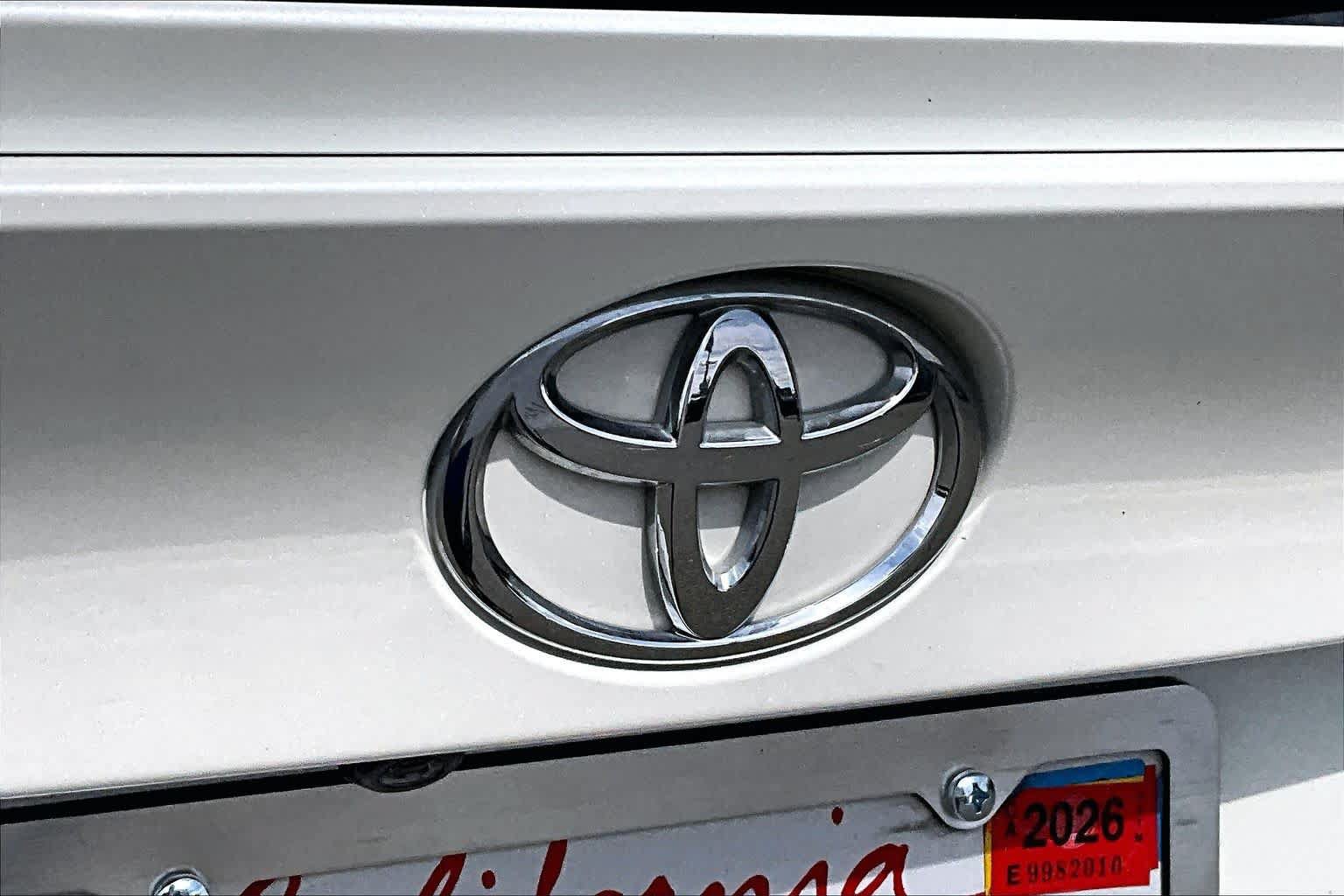 Used 2019 Toyota C-HR XLE FWD image 9