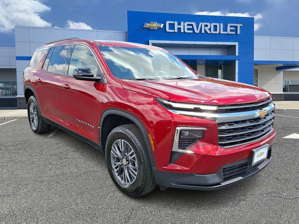 New 2025 Chevrolet Traverse LT image 2