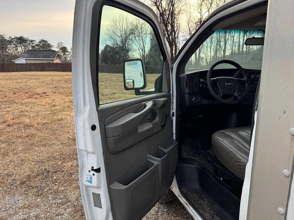 Used 2014 Chevrolet Express 3500 image 8