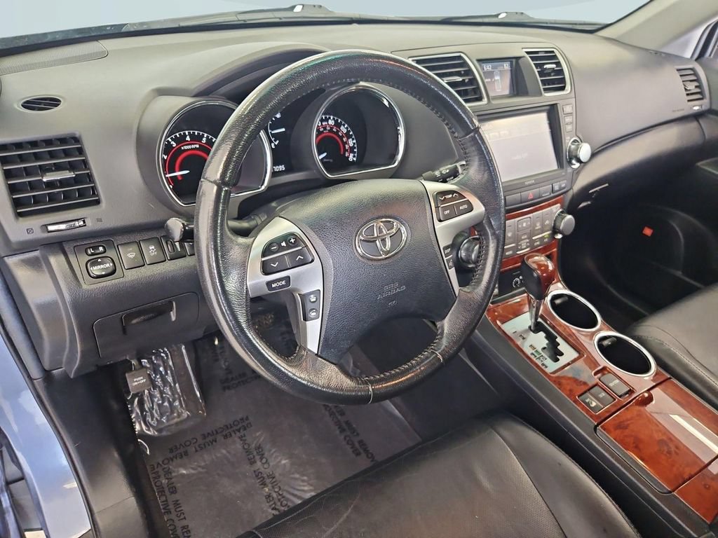 Used 2012 Toyota Highlander Limited w/ Tow Pkg AWD/4WD image 13