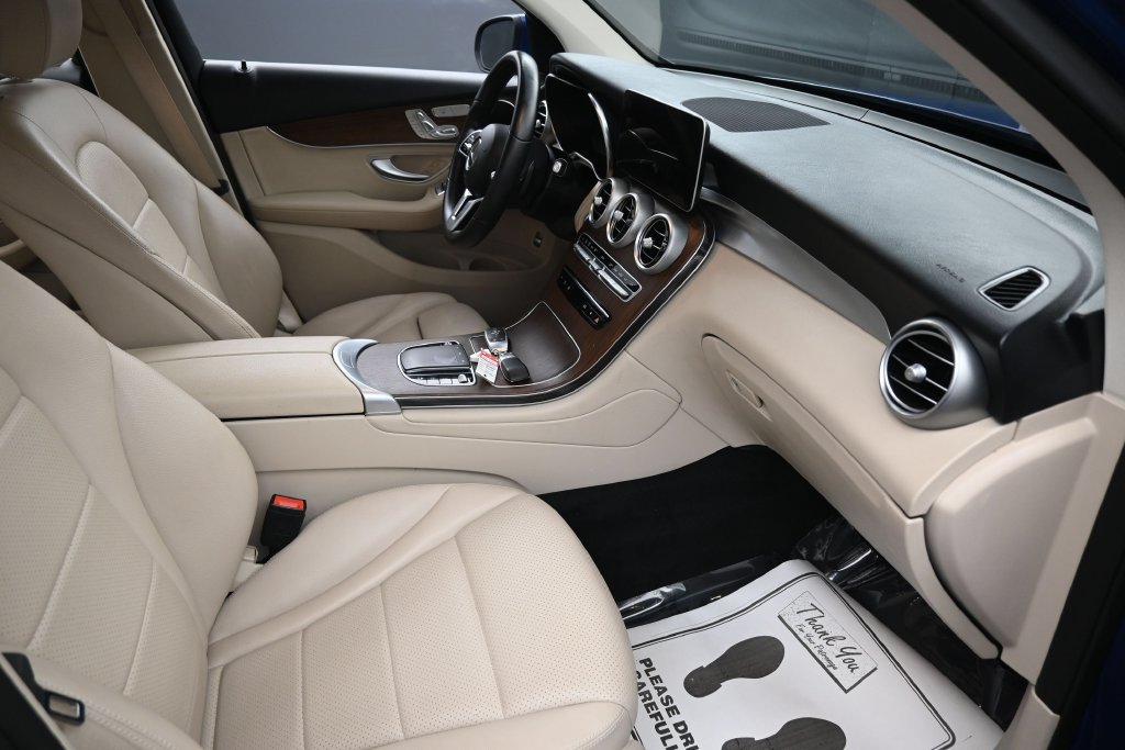 Used 2022 Mercedes-Benz GLC 300 w/ Premium Package Lite image 31
